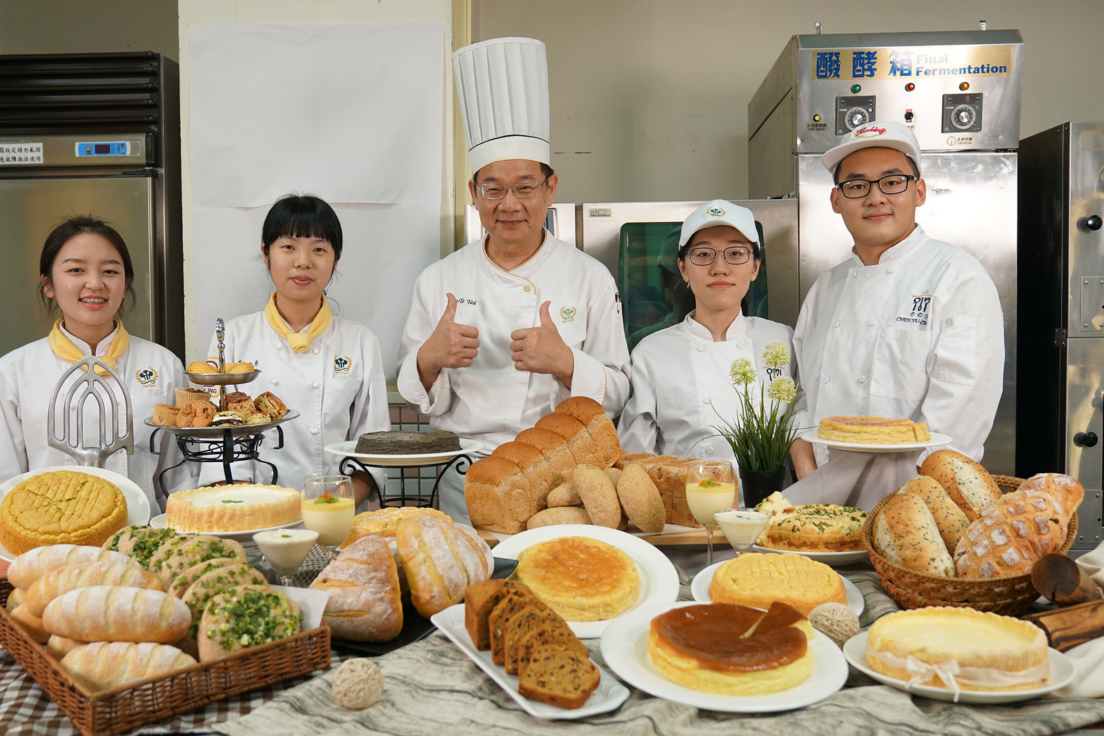 高餐大烘焙系葉連德老師以專業做出美味兼具健康的烘焙商品圖片