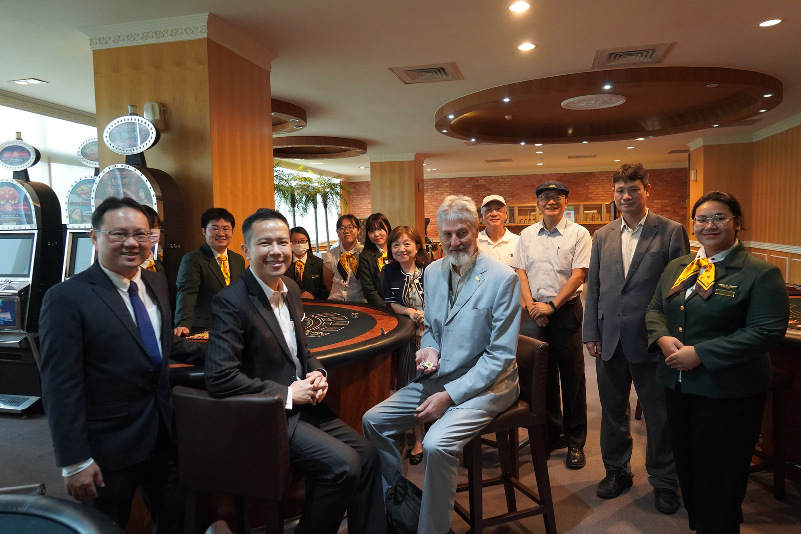 親訪每處教學場域，與學生訪談圖片