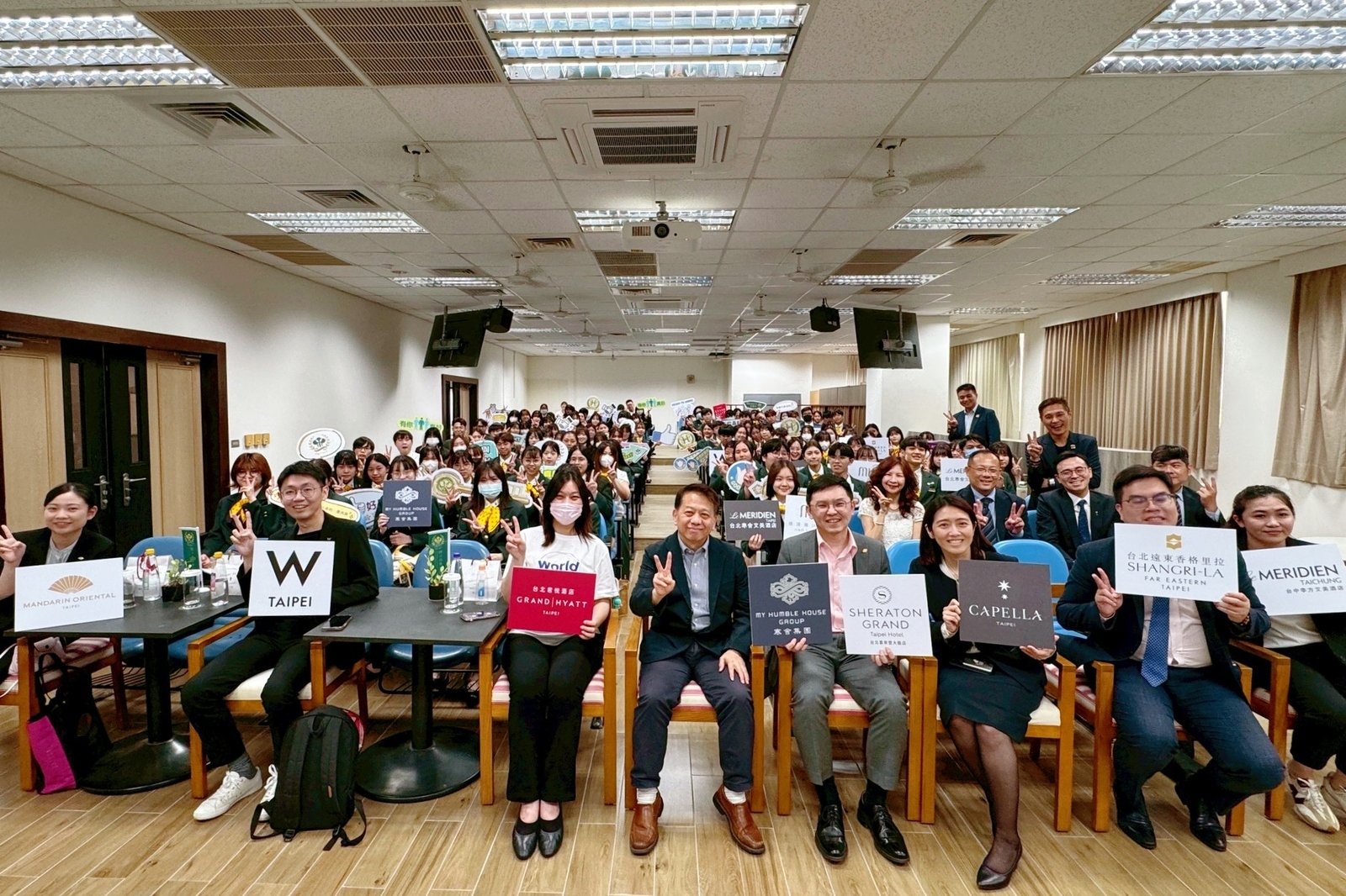 國內頂級飯店業者幾乎全員到齊，8分鐘迅速介紹自家酒店圖片