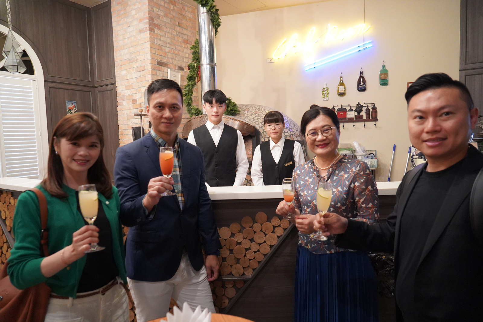 高餐大西廚系江敏慧主任樂迎校友回校圖片