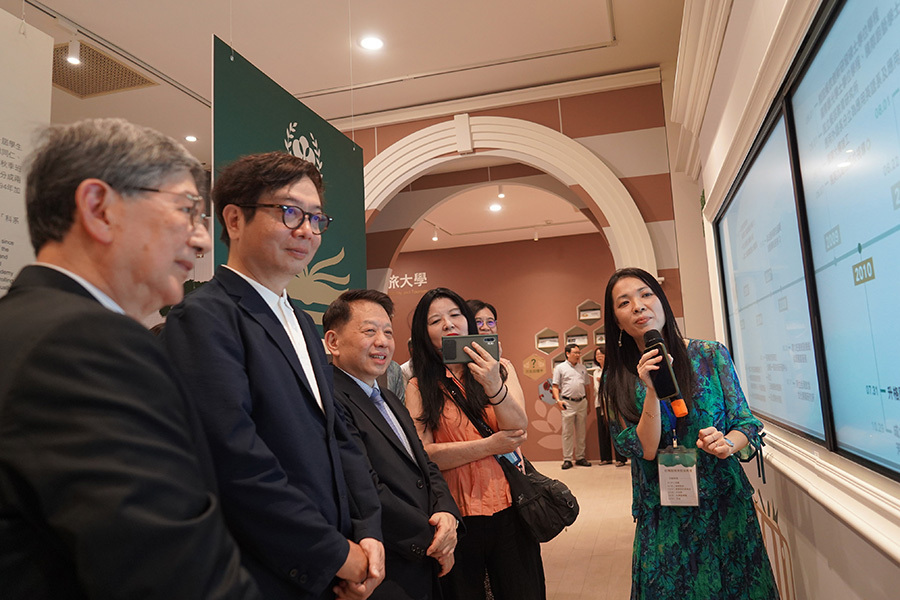 互動式數位投影牆生動呈現高餐大歷史軌跡圖片