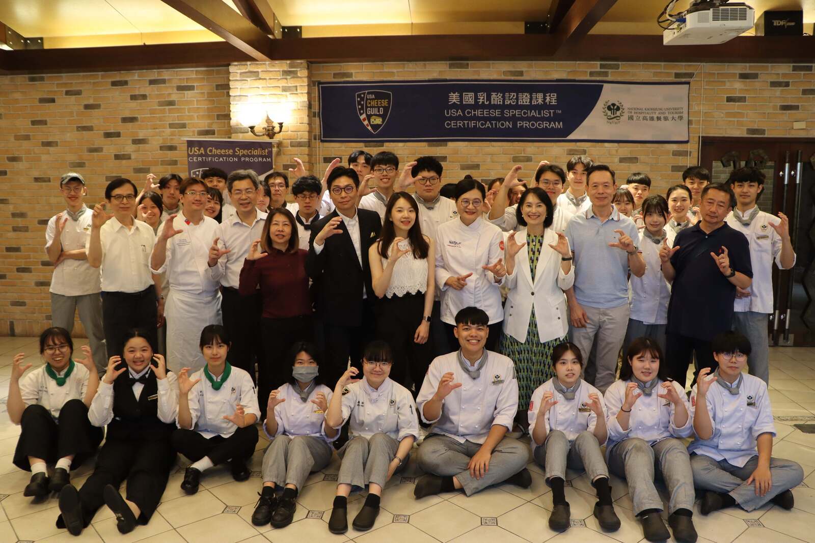 44位高餐大學生圓滿完成美國乳酪三階認證課程圖片